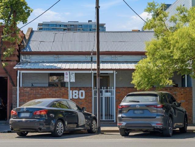 Furnished Rooms with All Utilities Included in Prime Adelaide CBD Location