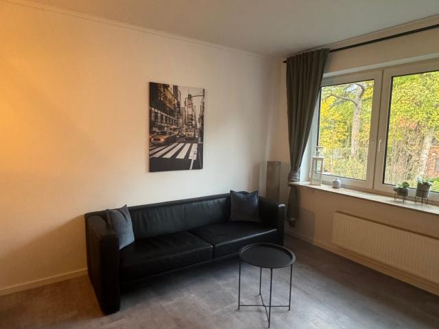 Furnished & ready to move in: bright 2 room apartment with balcony in Reinbek – ideal for commuters and project assignments
