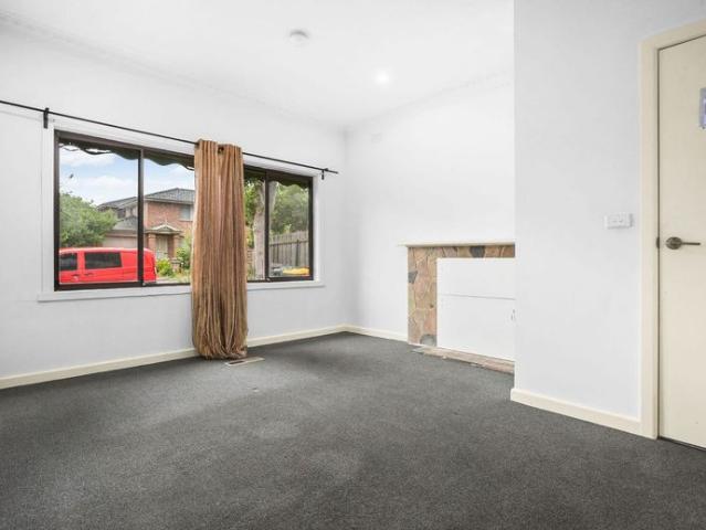Prime Location & Ready to Move in