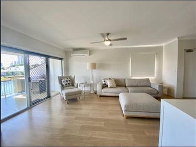 Furnished Waterfront Apartment Opposite Pacific Fair