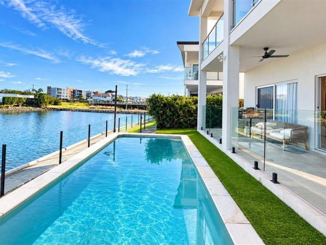 Furnished waterfront house