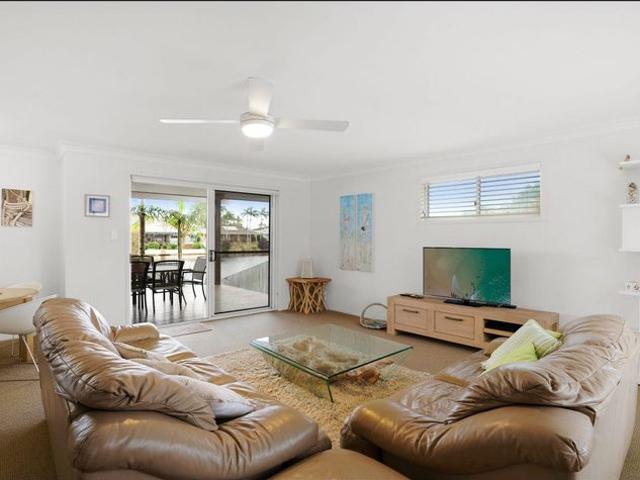 Furnished Waterfront Retreat, Pottsville – 2 Bed, 1 Bath + Garage, 3–6 Month Lease