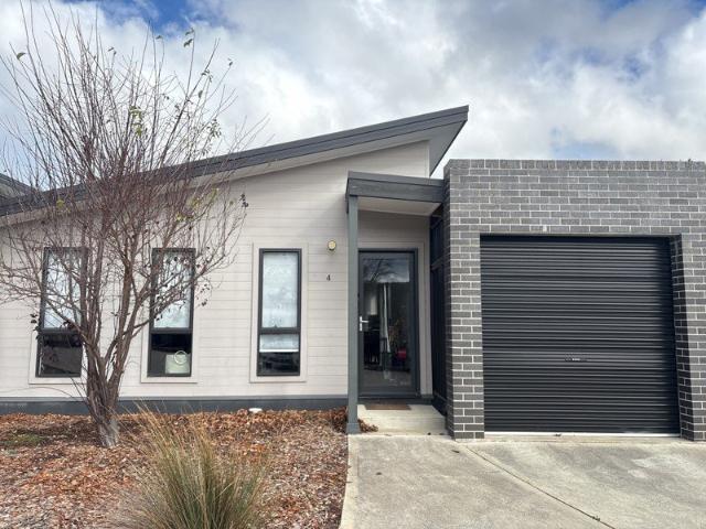 Furnished Town House 2.7km from Lithgow Town Centre !
