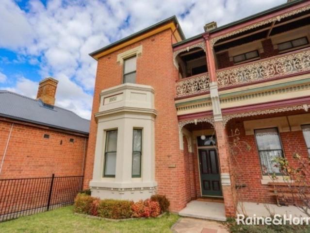 FURNISHED TOWN HOUSE CLOSE TO THE CBD Available Now!
