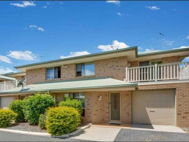 Furnished Townhouse in Gladstone CBD!