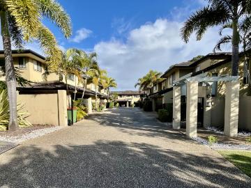 FURNISHED TOWNHOUSE IN GREAT LOCATION