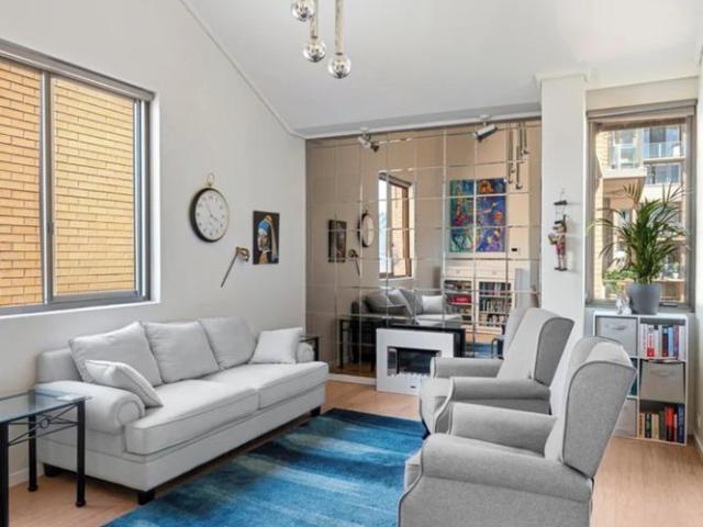 Furnished Townhouse Style Residence with Bay and CBD views