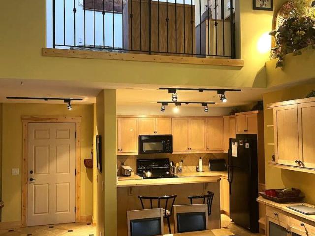 Furnished top floor condo with vaulted ceilings and large loft in Crossbow — 2 Bedrooms+ Den Condo Unit