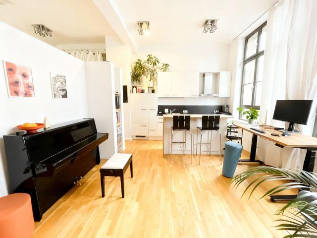 Furnished temporary rental, cheaper for commuters, Modern apartment in historic building, Frankfurt Amsterdam Apartments for Rent