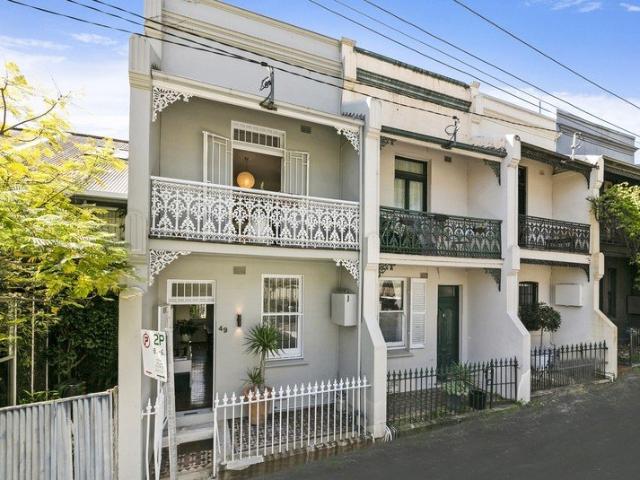 Furnished terrace in perfect Edgecliff location