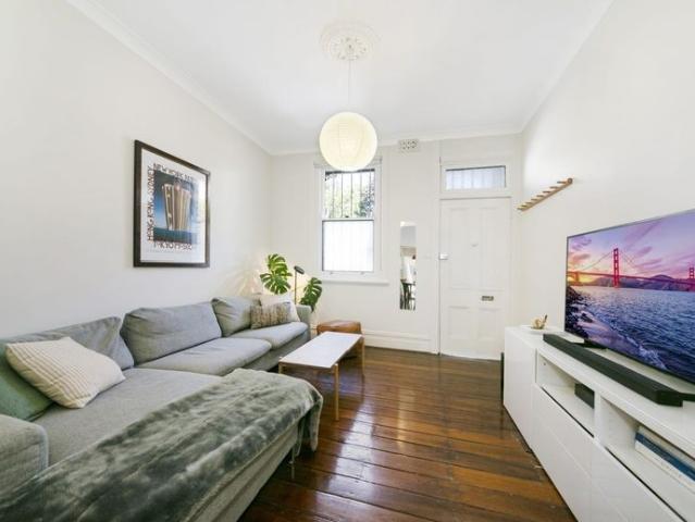 Furnished terrace in perfect Edgecliff location