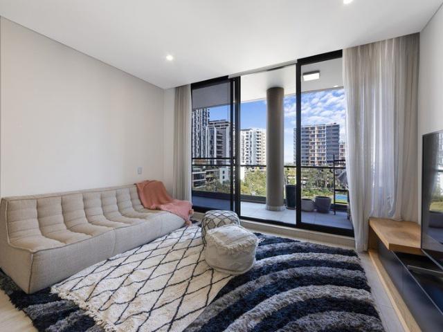 Furnished three bedroom apartment in the heart of Eastgardens