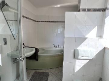 Furnished three rooms ground floor apartment with own garden directly at the Engl. garden and small river with whirlpool and fireplace, Munchen Amsterdam Apartments for Rent