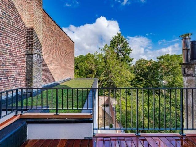 Furnished triplex near Châtelain