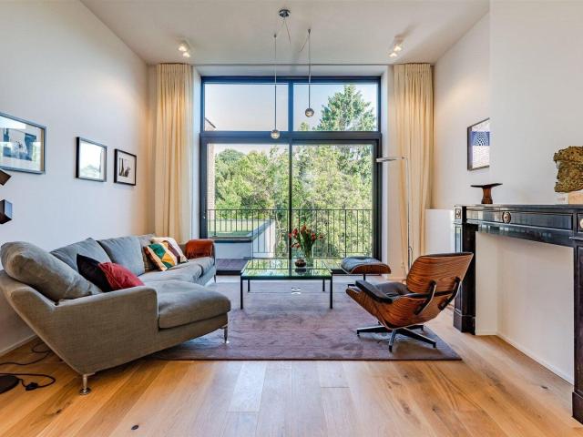 Furnished triplex near Châtelain