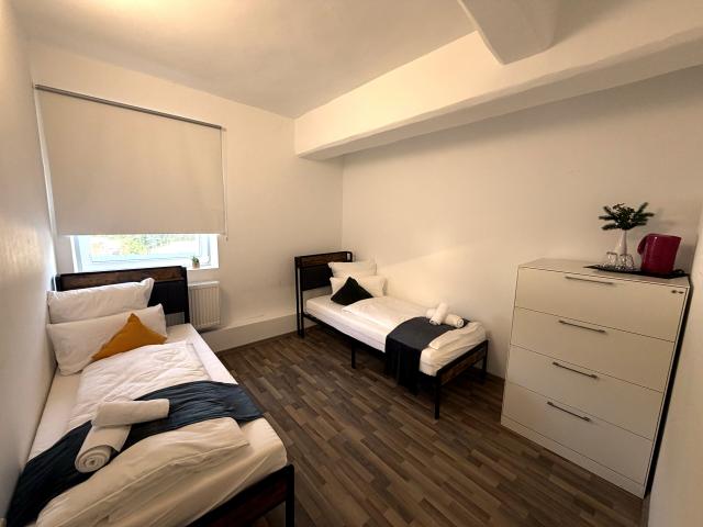 Furnished Twin Room with Private Bathroom in Ettlingen – Business & Long Stay