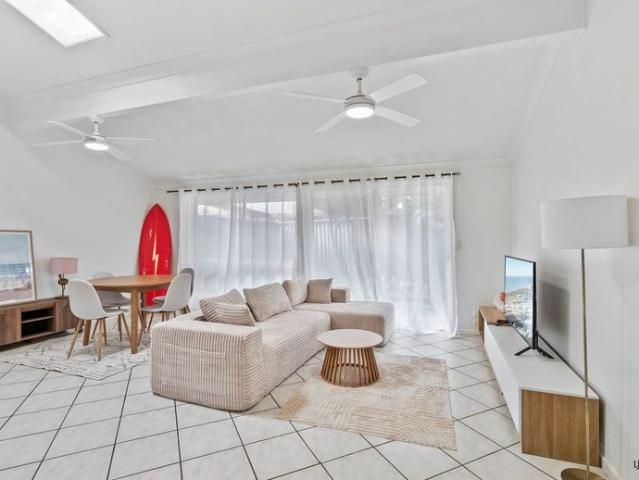 FURNISHED TWO BEDROOM TOWNHOUSE WITH POOL 6 MONTH LEASE