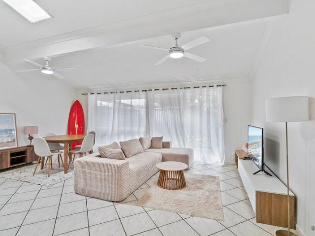 FURNISHED TWO BEDROOM TOWNHOUSE WITH POOL 6 MONTH LEASE