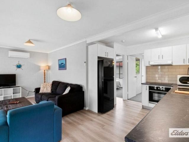 Furnished Two Bedroom Unit with Pool and Tennis Court in Central Batemans Bay