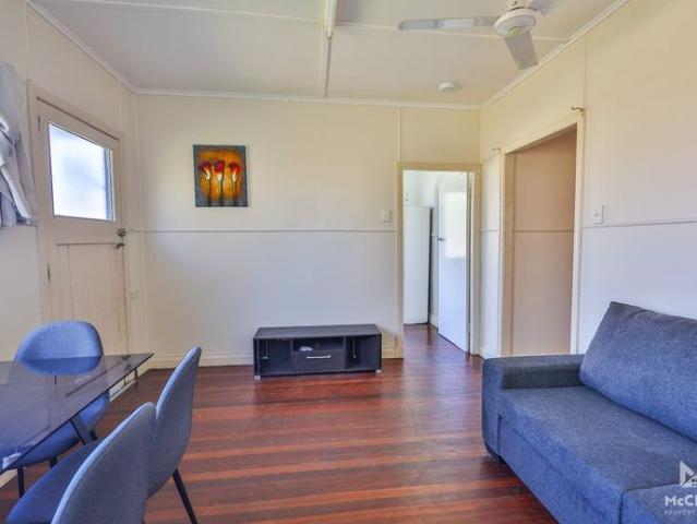 FURNISHED UNIT CLOSE TO TOWN