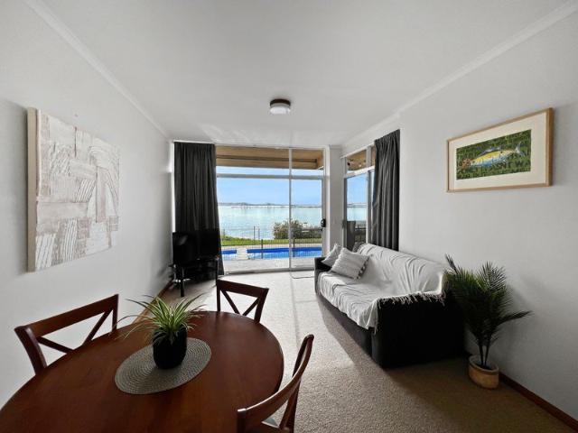Furnished unit close to CBD