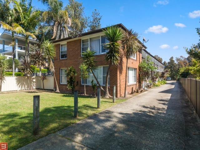 Furnished Unit In Coastal Location!