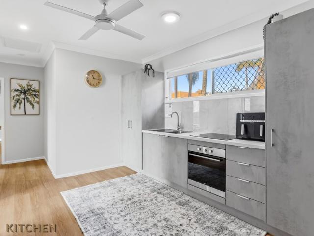 Furnished unit in Manly West