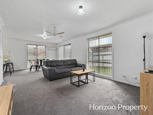 Furnished Unit in Quiet Newnham Complex