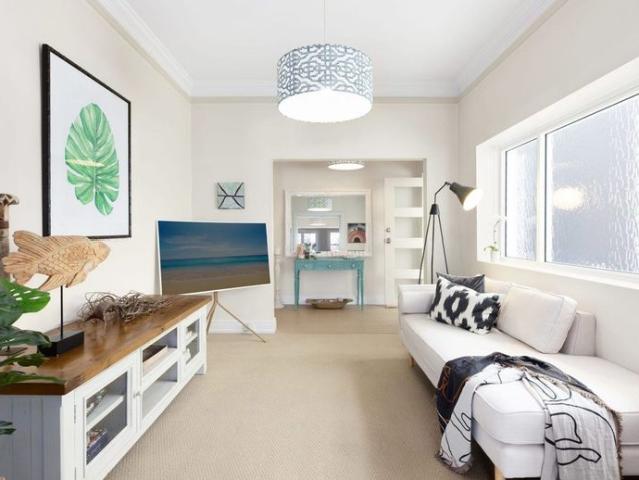 FURNISHED Unparalleled Lifestyle on Queens Cliff