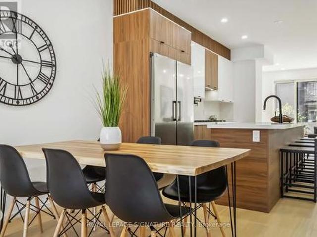 Furnished Upper 43A Cummings Street, Toronto, ON, M4M 1M9 house for lease | Listing ID E13736 | Royal LePage