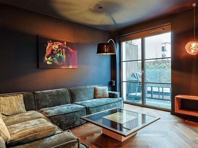 Furnished very nice business flat with 2 bedrooms, 3 bathrooms and garage – Modern luxury directly on the “canal”