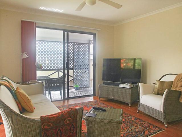 Furnished villa in lovely complex. Short term lease until end April 2027