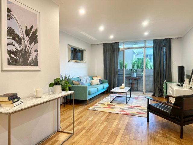 FURNISHED/POOL/PARKING Option/BBQ_5min walk to the Beach!
