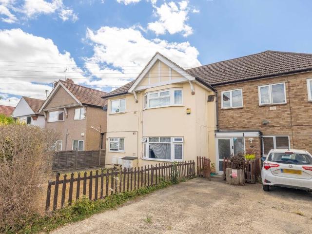 Furnival Avenue, Slough SL2, 2 bed maisonette to rent, £1,500 pcm | PrimeLocation