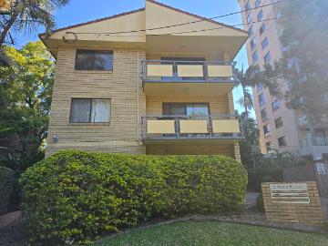 FURNSIHED SPACIOUS AND QUIET ON GUYATT PARK!