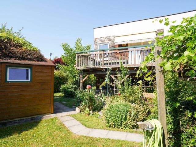 Fürstenfeld: Grüne Oase im Stadtzentrum Doppelhaushälfte mit modernem Zubau und idyllischem Garten