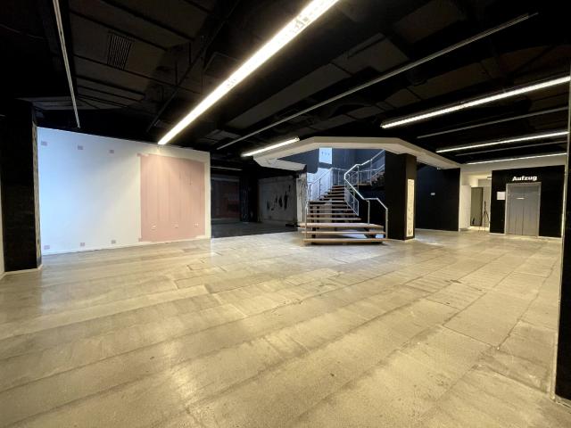 FUSSGÄNGERZONE KREFELDS: 171 M² GESCHÄFTSFLÄCHE ZU MIETEN