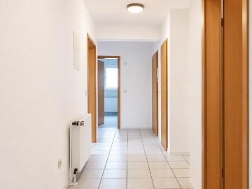 Fußläufig ins Zentrum Seelscheids* DG Wohnung mit Balkon in ruhigem Mehrfamilienhaus