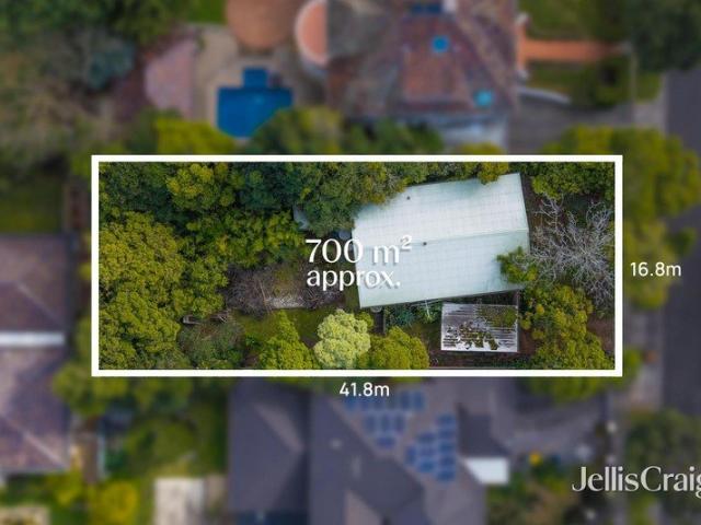 Central Mount Waverley Pocket Walk to station and shops!