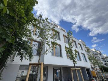 FutureFitHomes | Dachgeschosswohnung mit Zukunftsanspruch. Lichtdurchflutet von Ost und West