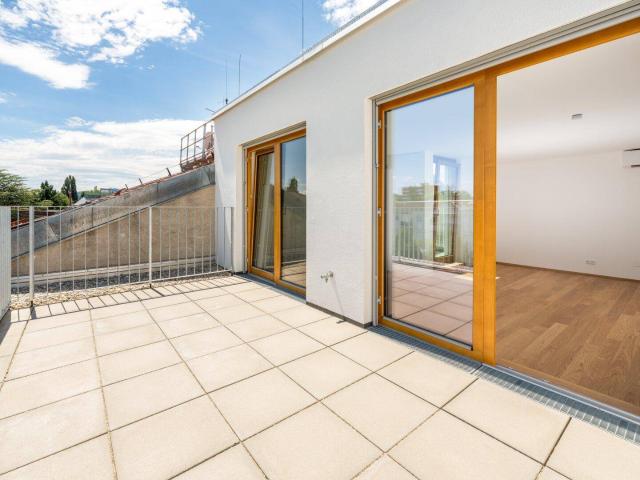 FutureFitHomes | Exklusive 3 Zimmer Dachgeschosswohnung mit Terrasse
