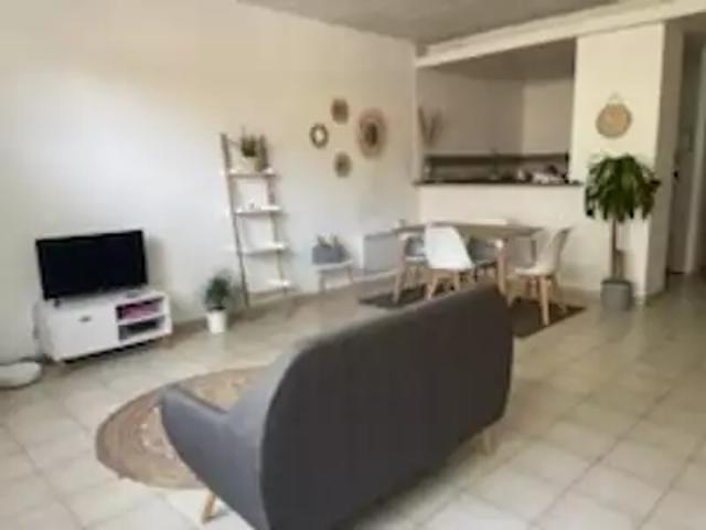 Fuveau 13710 Location appartement 3 pièces t3 au dernier étage
