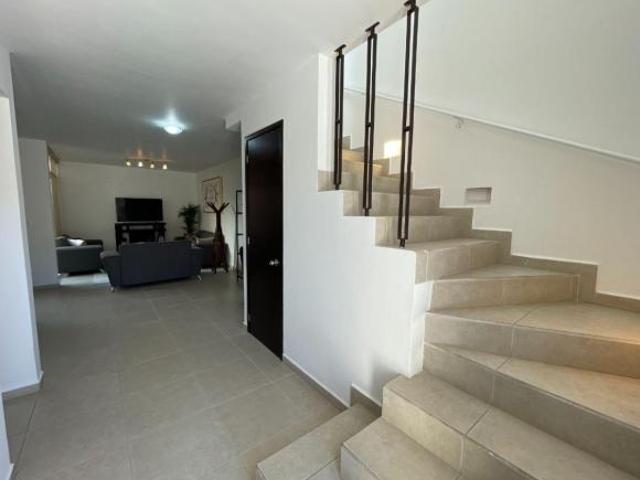 FV Casa Amueblada en Venta Condominio con Seguridad 24/7 Privanza Gratamira