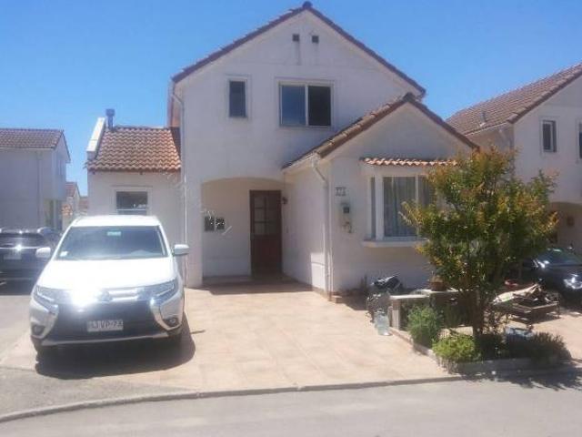 FYC ARRIENDA LINDA Y SEGURA CASA, CONDOMINIO DE CURAUMA