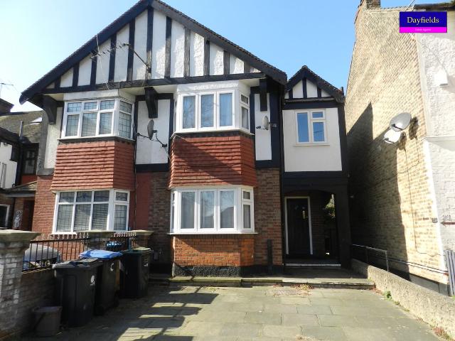 Fyfield Road, Enfield EN1, 4 bed detached house to rent, £2,650 pcm | PrimeLocation