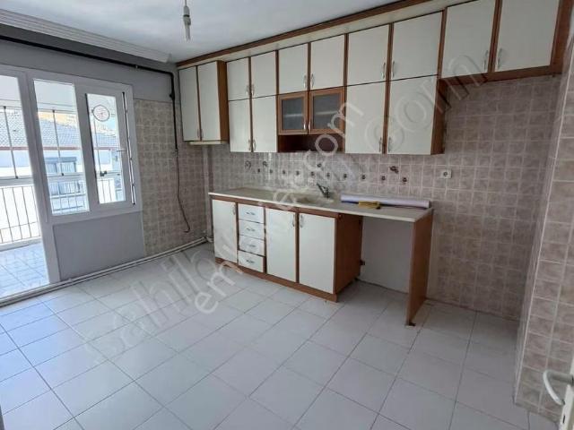 G.o.p Mah. Osman Nuri Karşısında 140 M² Geniş 3+1 Daire