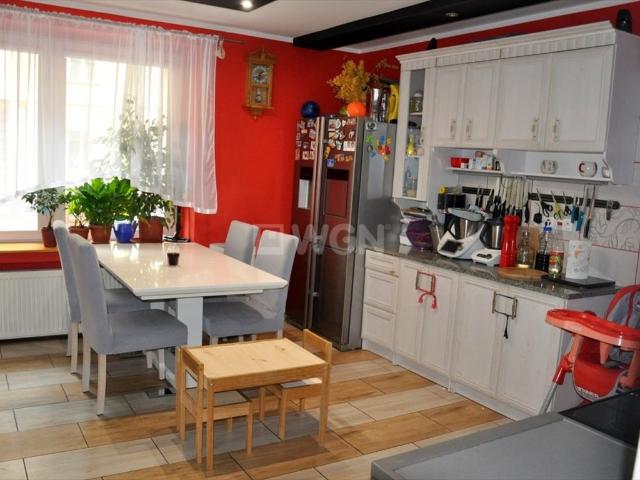 Wyremontowane 2 pokoje na wysokim parterze duża kuchnia