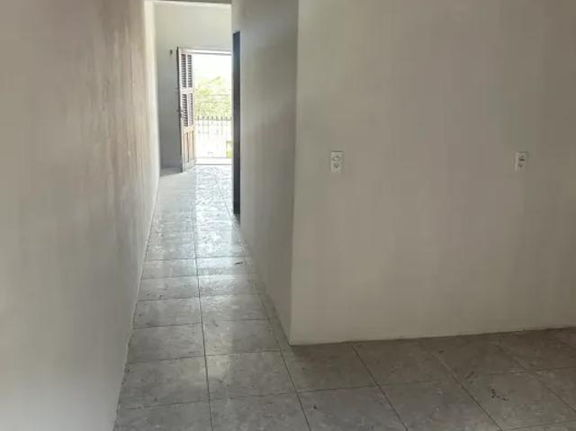 GÓIS ALUGA APT 01 quarto 30 metros quadrados na Lagoa Redonda Fortaleza CE