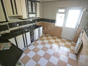 Gamze Emlak'tan Malazgirt'te^altta Daire^köşe Bina Masrafsız 2+1