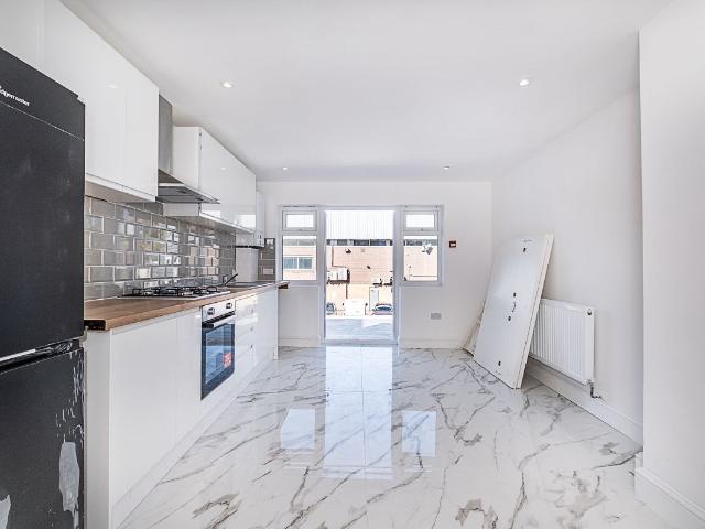 Gambole Road, London SW17, 3 bed flat to rent, £3,750 pcm | PrimeLocation